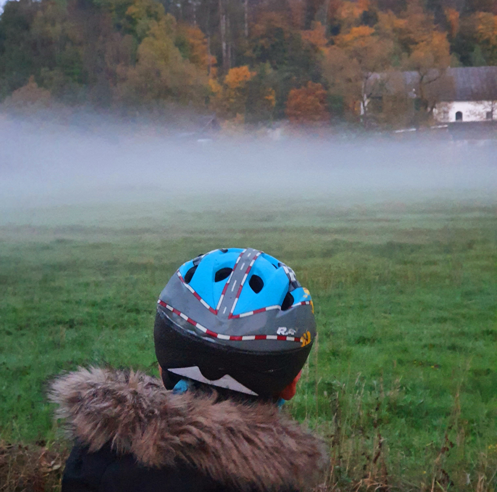Nebel Ungewiss Kind Helm